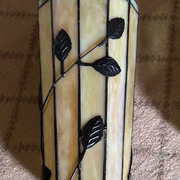 Vintage Quoizel Collectibles scrolling vines w cream glass shades set of 2 - Picture 9 of 16